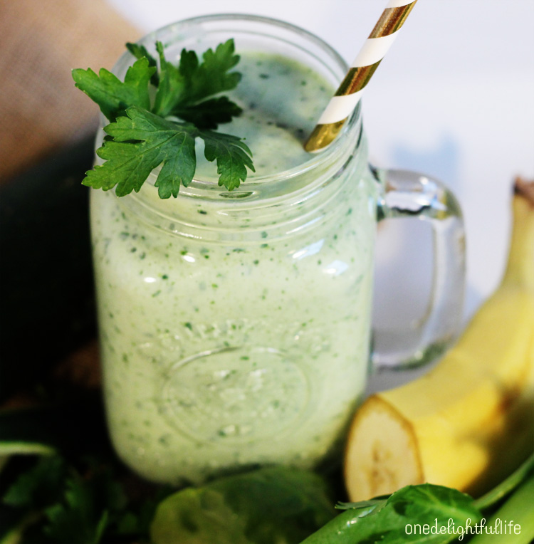 Full of antioxidants and vitamins, this detoxifying smoothie is the perfect start to the week.