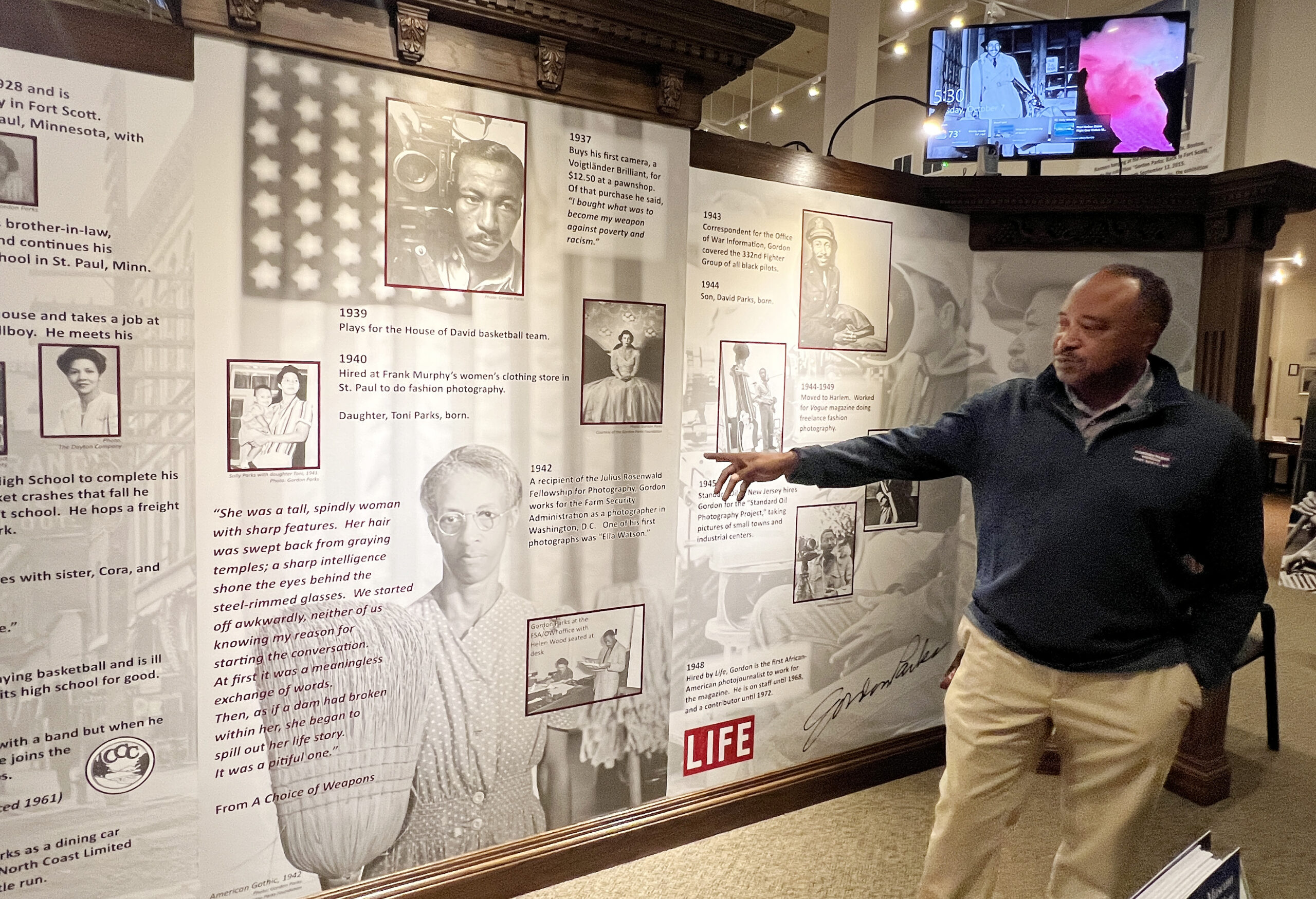 Learn via a guided or self-guided tour the contributions Gordon Park made as a photographer, filmmaker, writer, and musician. 