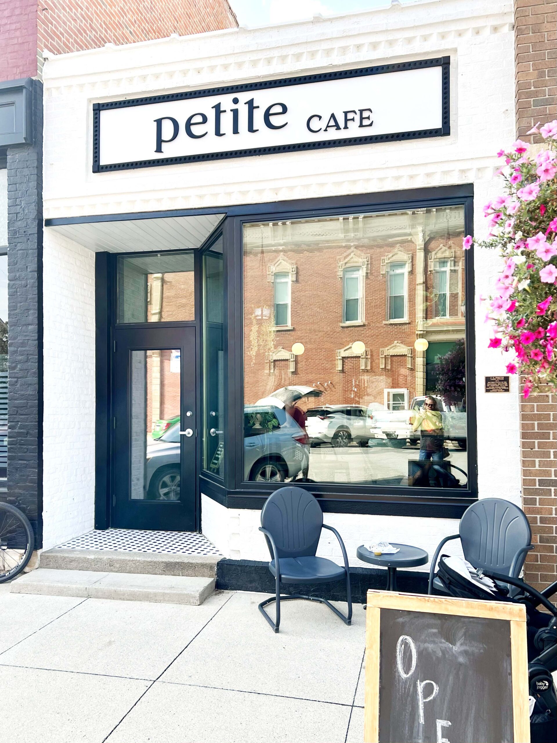 Petite Cafe