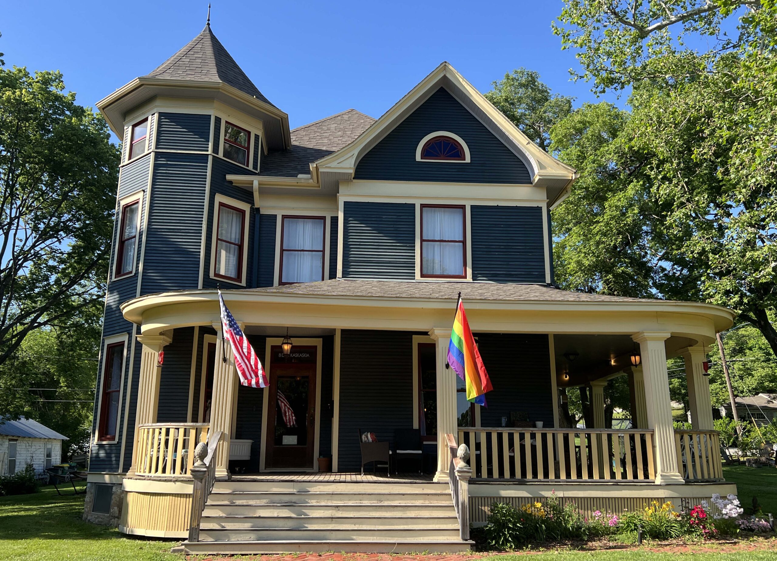 If your heart beats for historic charm and boutique luxury, Kaskaskia Place, Paola is your next must-stay vacation rental in Paola.