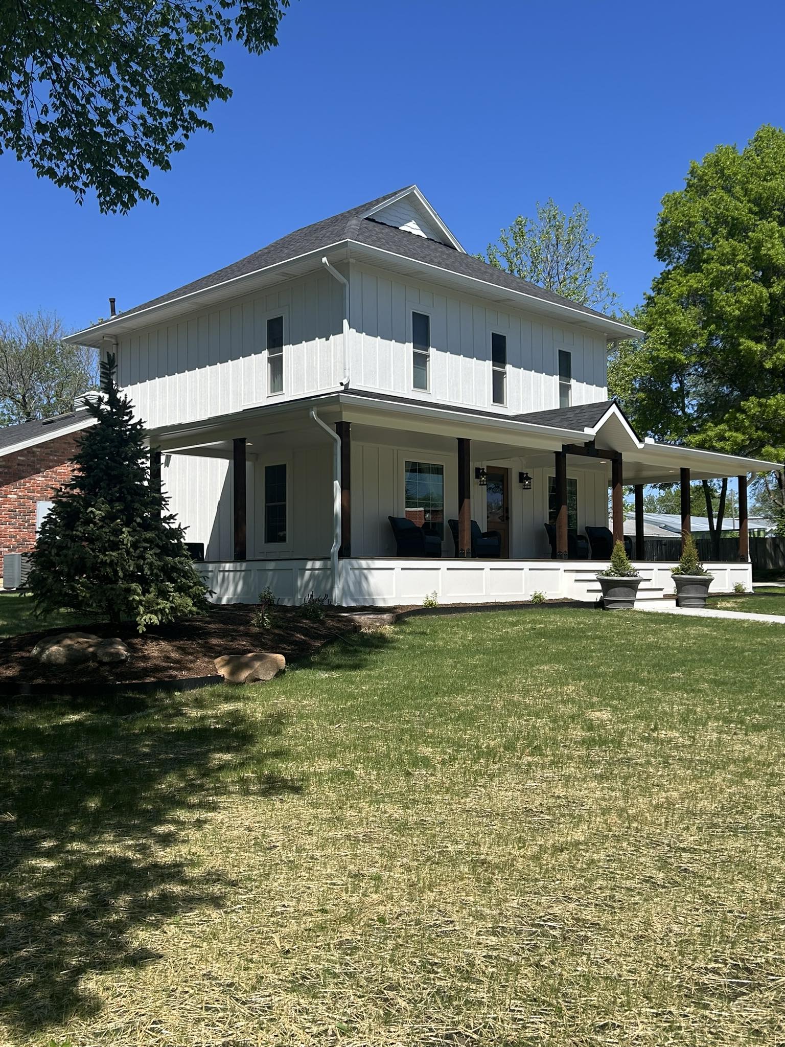 Large groups will appreciate Lyndon Guesthouse's charming five-bedroom, 5.5 bathroom layout, complete with two dining rooms, a game room, and a large patio with a shaded yard.