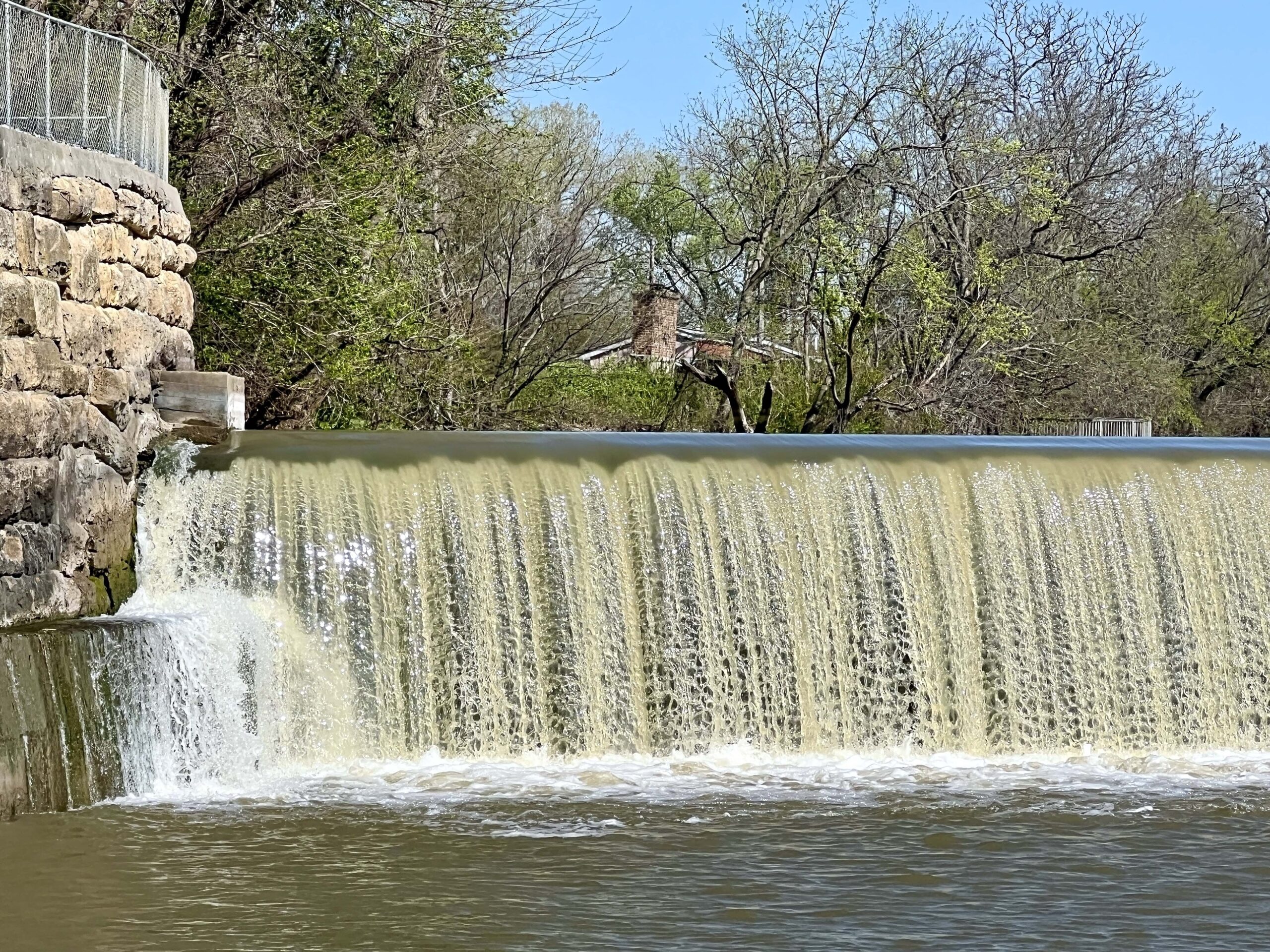 Drake Park dam on Neosho River 