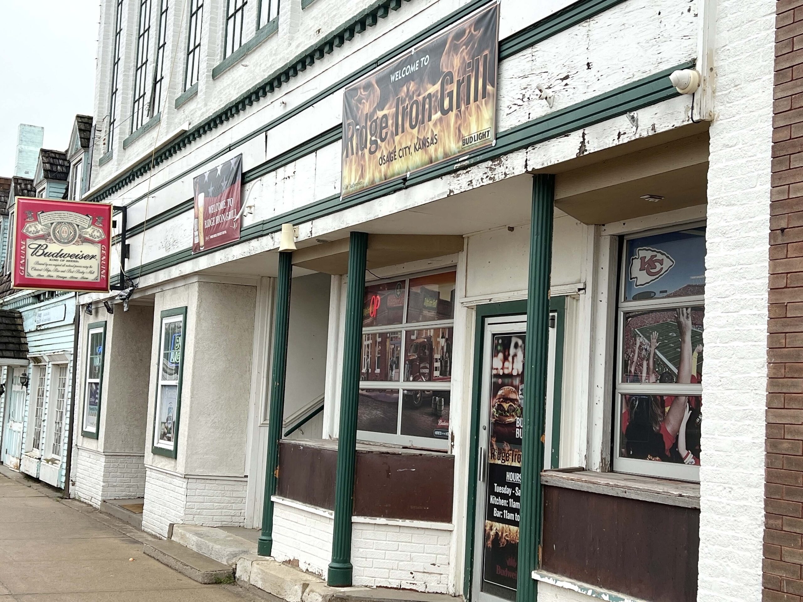 Ridge Iron Grill in Osage City Kansas is a dive bar that serves burgers and sandwiches.
