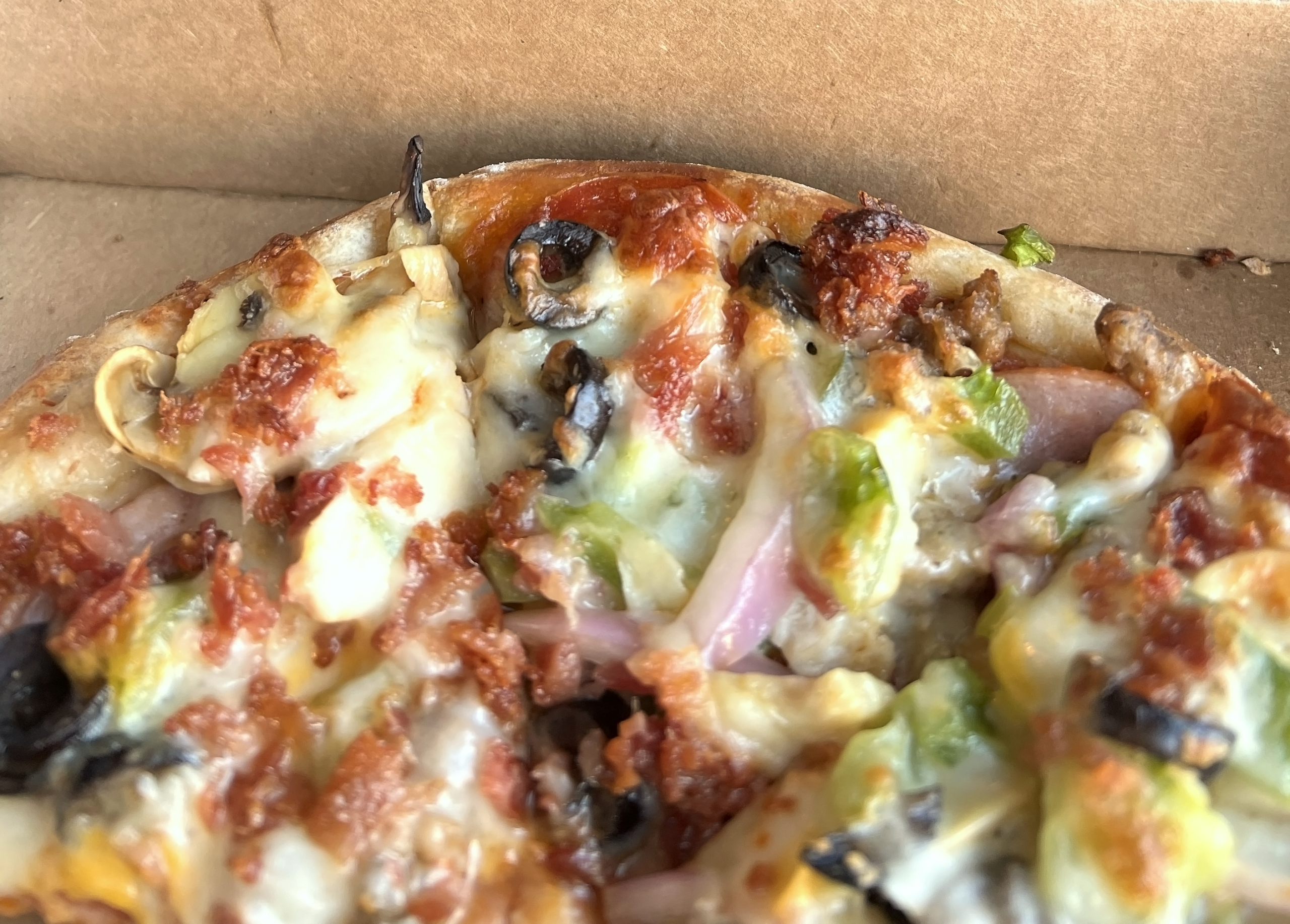 Jhett's Pizza is a popular place to dine with family in Holton. 